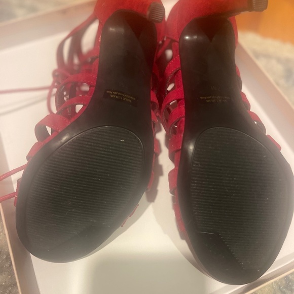 NEW. Guess red suede strappy shoes. Size 7M - Picture 3 of 3